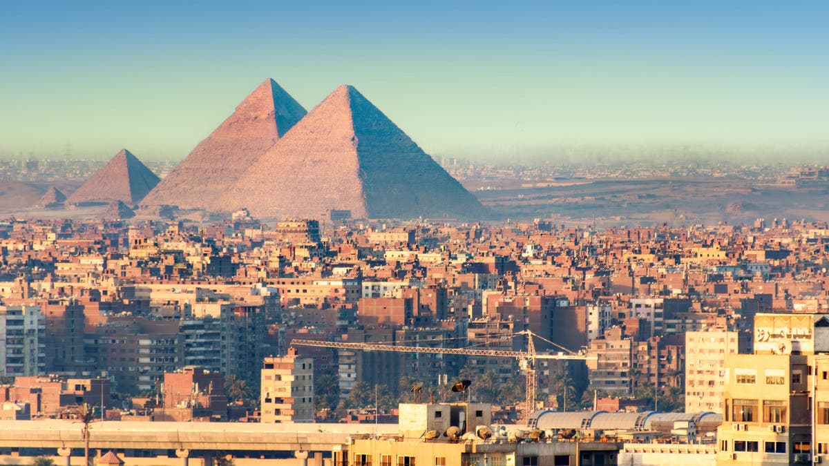 مصر تستعد لإطلاق تجربة جديدة لزيارة أهرامات الجيزة من السماء بمنطاد