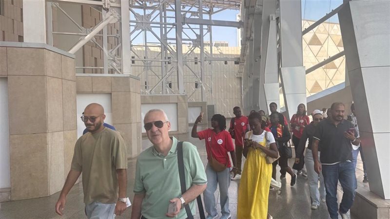 جولة سياحية لمجلس إدارة الاتحاد الإفريقي للرياضة الجامعية في المتحف الكبير