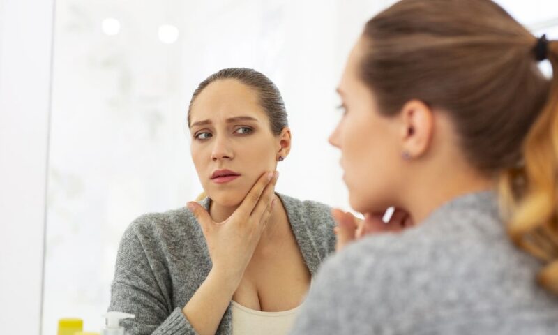 انتفاخ الوجه صباحا.. 5 أسباب لا علاقة لها بزيادة الوزن