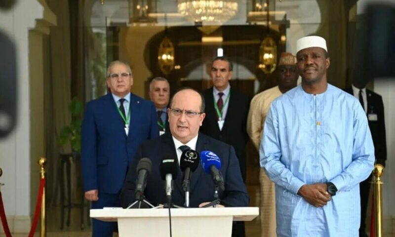 رئيس وزراء الجزائر يزور مالي لتعزيز التقارب بين البلدين
