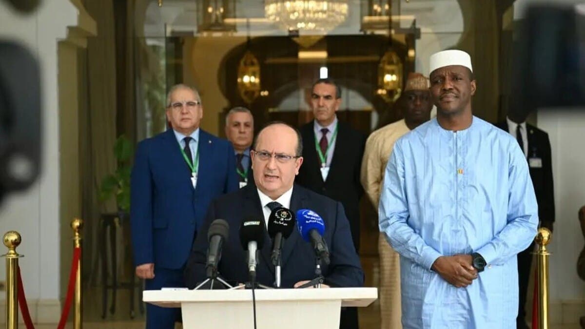 رئيس وزراء الجزائر يزور مالي لتعزيز التقارب بين البلدين
