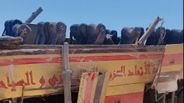 وفاة 17 وإصابة 29.. الصور الأولى لحادث انقلاب أتوبيس بطريق «دهب – نويبع»