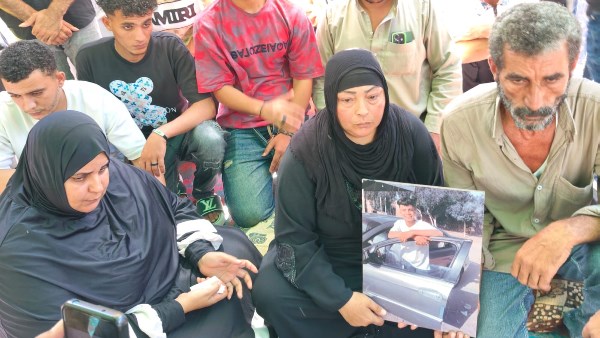 كان بيستعد للجواز | تفاصيل مقتـ ـل شاب بطعنة نافذة داخل مزرعة بالبحيرة.. ووالده: كنا مستنيين نفرح به مش ندفنه