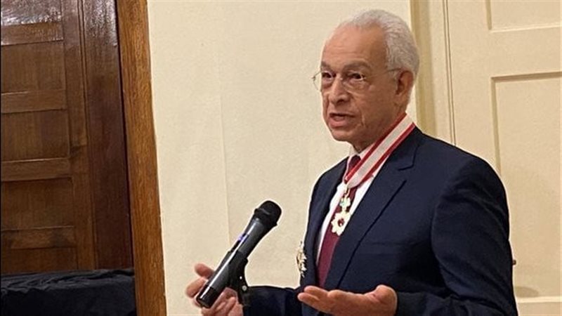 بعد حصوله على وسام الاستحقاق الفرنسي، محطات في حياة الدكتور هاني هلال