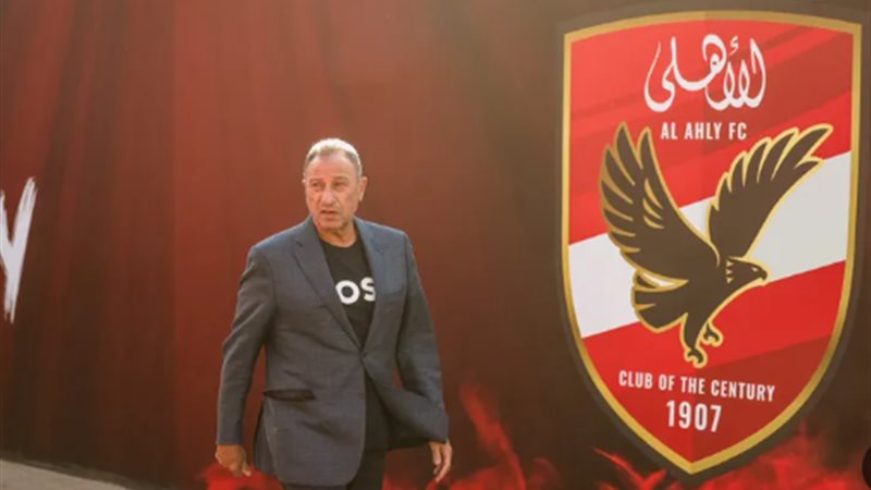 الخطيب يدعم نجم الأهلي بعد جراحة الصليبي (تفاصيل)