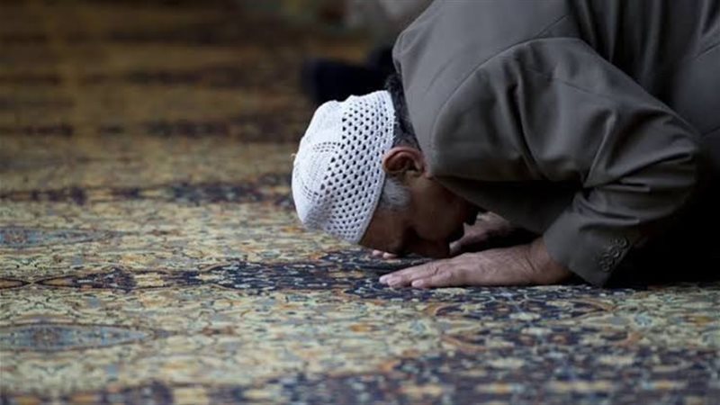 حكم سجود السهو وكيفية تأديته وهل يعوض الركعة الناقصة؟