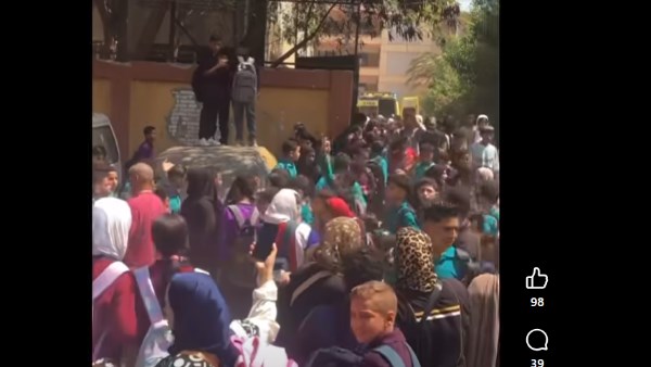 بعد إصابة 7 طلاب بسبب سقوط بوابة مدرسة|مصادر: تدافع الأهالي السبب..وطالب واحد مازال بالمستشفى