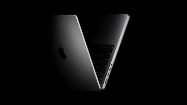 آبل تواصل تطوير حاسوب Mac بشاشة قابلة للطي رغم تأجيل إطلاقه لسنوات