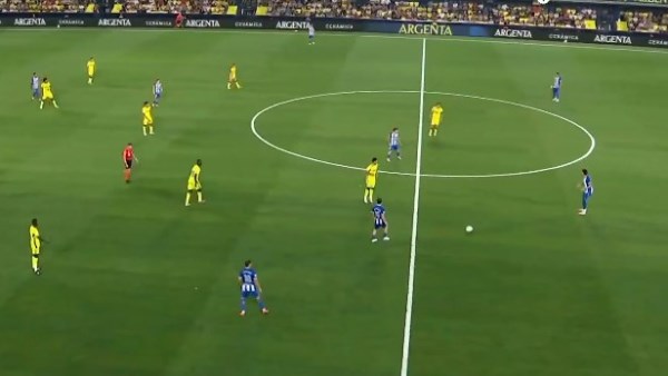 ديبورتيفو لاكورونيا يخطف فوزا مثيرا بثلاثية من فياريال بالدوري الإسباني