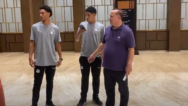 شوقي غريب يصطحب جهاد أيمن ورضا بابكر في جولة بمركز المنتخبات الوطنية