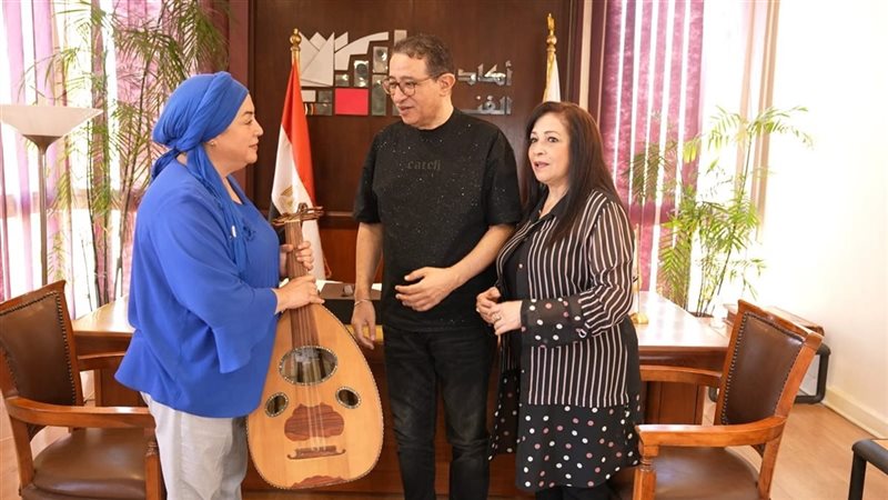 أبناء الموسيقار محمد الموجي: فخورون بإهداء “العود” الخاص به لمتحف الموسيقى العربية