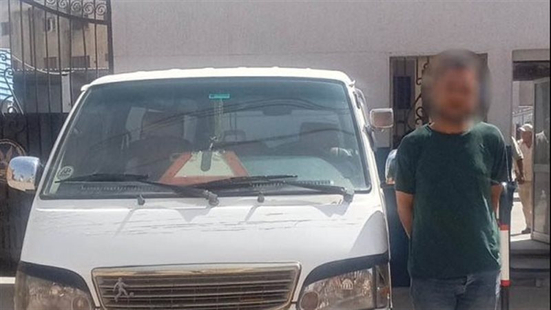 ضبط سائق ميكروباص بالبحيرة بعد تحميل ركاب بأعداد زائدة وإنزال أحد الركاب