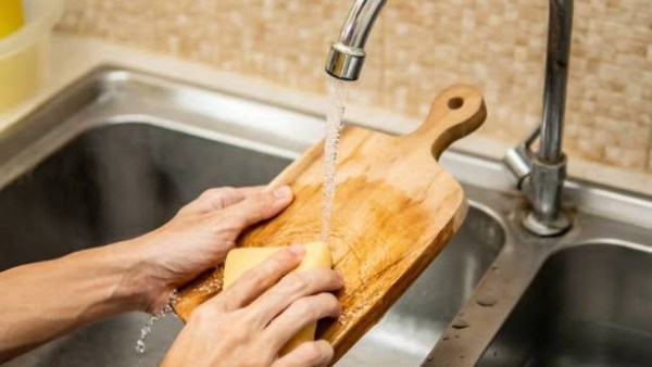 المطبخ مليان بكتيريا؟.. 6 أماكن ننساها أثناء التنظيف