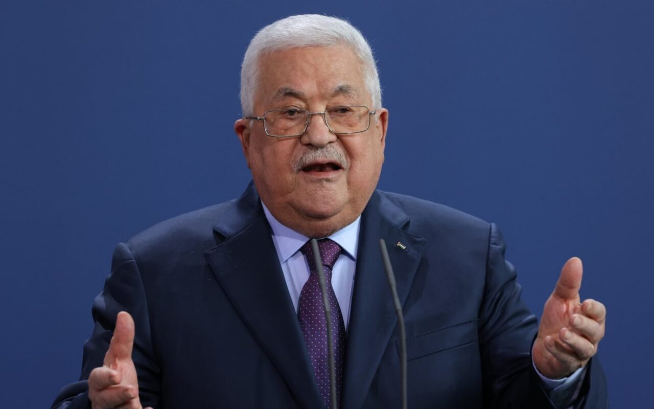 الرئيس الفلسطيني يصل مصر في زيارة رسمية تستمر يومين