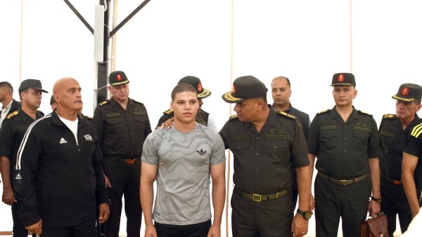 وزير الدفاع يتفقد اختبارات القبول بالأكاديمية العسكرية المصرية والكليات العسكرية.. فيديو وصور