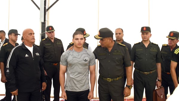 وزير الدفاع يتفقد اختبارات القبول بالأكاديمية العسكرية.. فيديو وصور