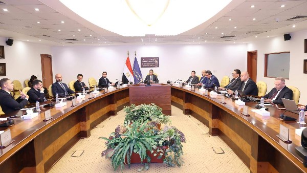 وزير الاتصالات يبحث مع مجموعة إنترو القابضة الخطط التنفيذية لإنشاء مركز كيميت للبيانات.. صور