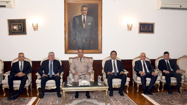 الرئيس ينيب وزير الدفاع للمشاركة في إحياء الذكرى السنوية لرحيل الزعيم جمال عبد الناصر.. فيديو وصور