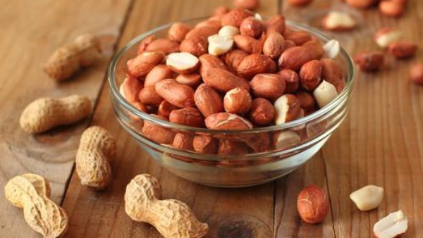 ماذا يحدث لجسمك عند تناول الفول السودانى؟