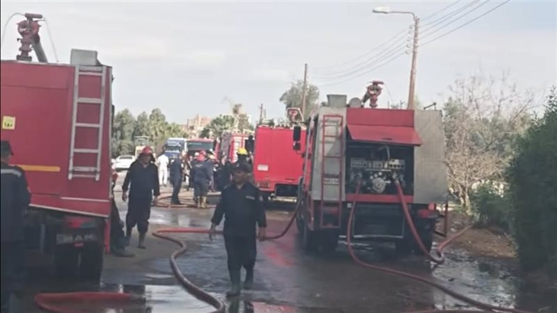 السيطرة على حريق هائل داخل مخزن زجاج بمنزل في قرية فرسيس بالغربية