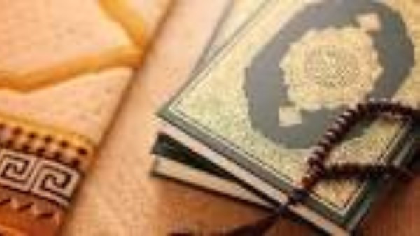ما حكم حمل المرأة المصحف في حقيبة اليد أثناء فترة الحيض دون مسه؟