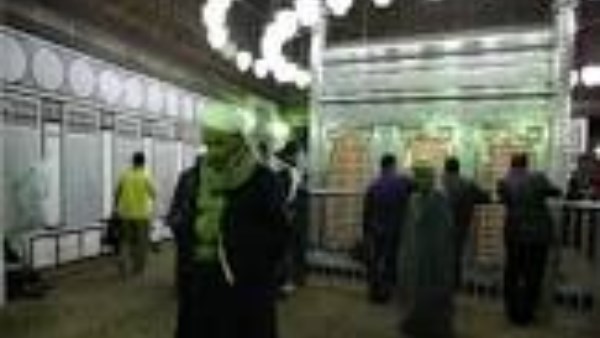 هل زيارة الأضرحة وقبور الصالحين بنية التبرك بأصحابها شرك بالله؟.. الإفتاء تجيب