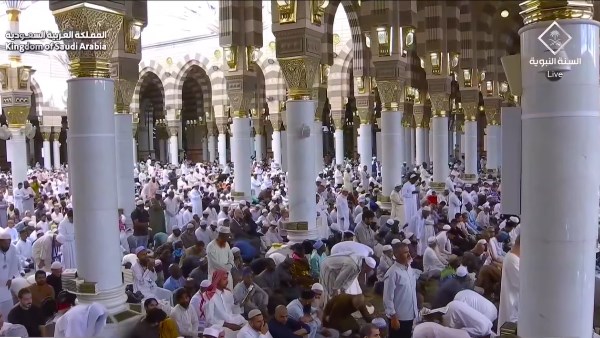 بث مباشر.. شعائر صلاة الجمعة من الحرمين الشريفين