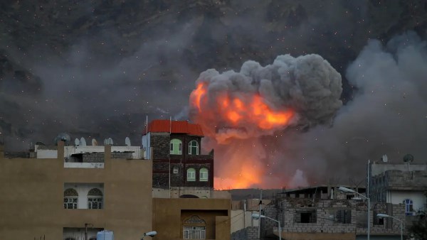 العميد عبده مجلي: غارات جوية للقوات اليمنية دمرت عددًا من مواقع الحوثيين في تعز