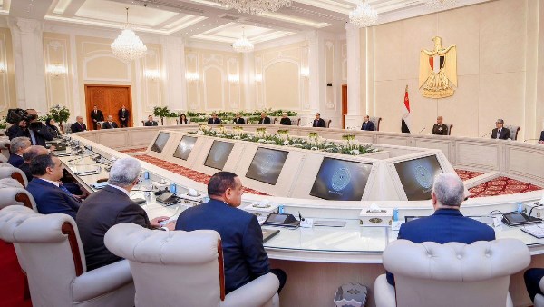 إعلامي: كلمة الرئيس السيسي خلال اجتماعه بالحكومة والمحافظين رسائل للداخل والخارج