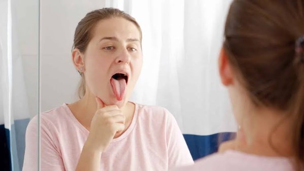 صحة الفم تكشف علامة مبكرة لارتفاع الكوليسترول .. أعراض تظهر على اللثة والأسنان