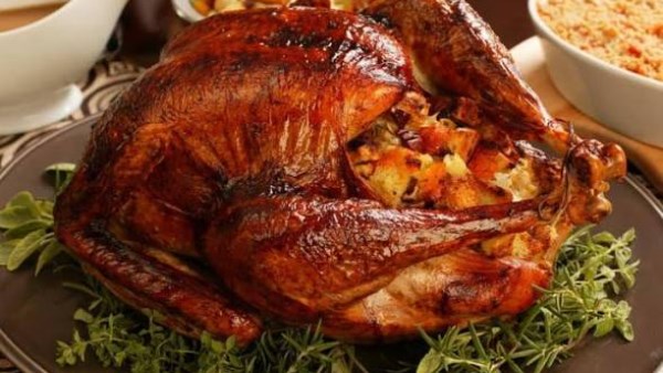 طريقة عمل الفراخ المحشية بالأرز في الفرن.. وصفة شهية للعزومات