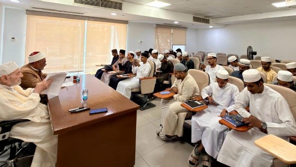 “أكاديمية الأزهر العالمية” تعقد مجلسًا حديثياً للأئمة والدعاة من الهند.. صور