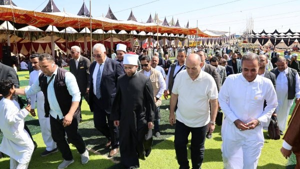 وزير الأوقاف يشارك أبناء شمال سيناء أفراحهم في أجواء تسودها المحبة والمودة.. صور