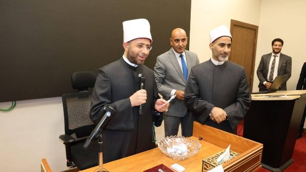 وزير الأوقاف يشهد قرعة الحج غير الإشرافي للعاملين بالوزارة ويشارك أبناءها فرحتهم.. صور