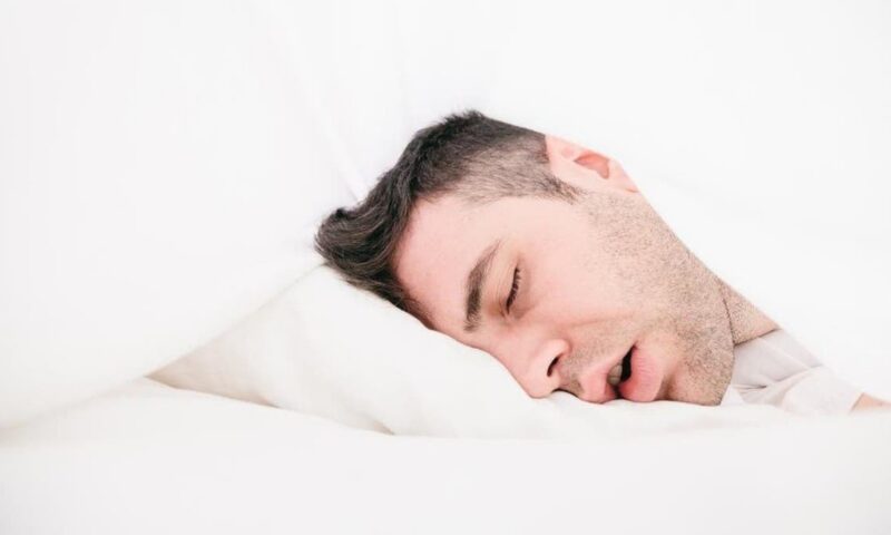 دراسة علمية عن النوم العميق.. يُبطئ تطور الزهايمر ويحمي الدماغ من التدهور