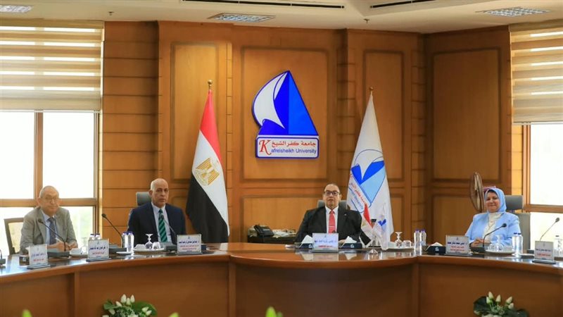 جامعة كفر الشيخ تناقش خطط تطوير البرامج الأكاديمية والبحث العلمي (صور)