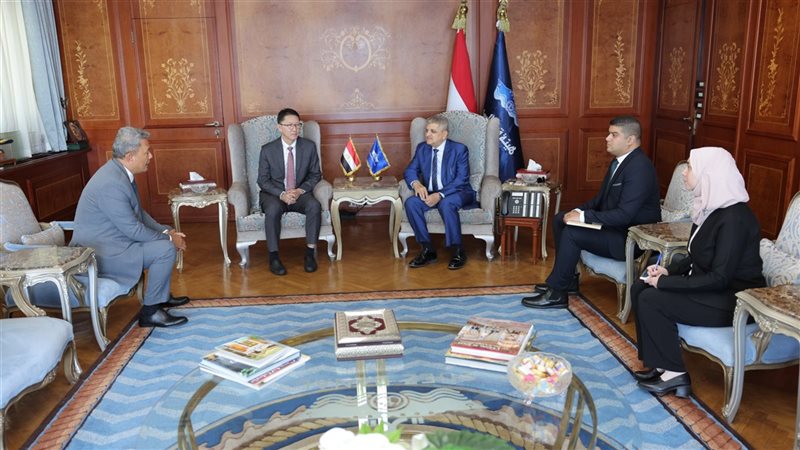 رئيس هيئة قناة السويس يبحث مع مجلس النواب التايلاندي تعزيز التعاون في التكريك والتدريب