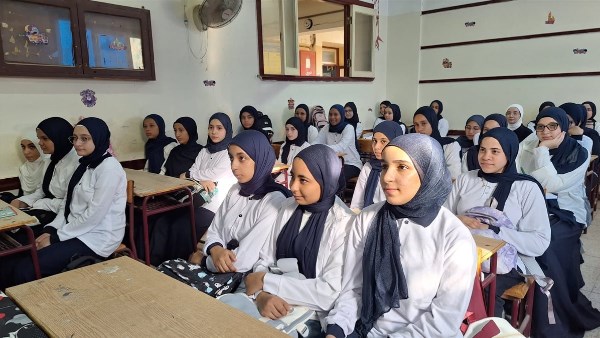 من تأهيل معلم المدرسة الفنية إلى إعداد معلم الصفوف الأولى.. كيف يبني قانون التعليم منظومة الكوادر؟