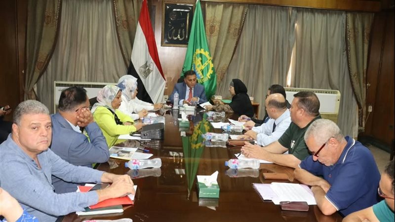 محافظ القليوبية يفحص 26 طلبًا وشكوى ويوجه بتوفير فرص عمل للمواطنين