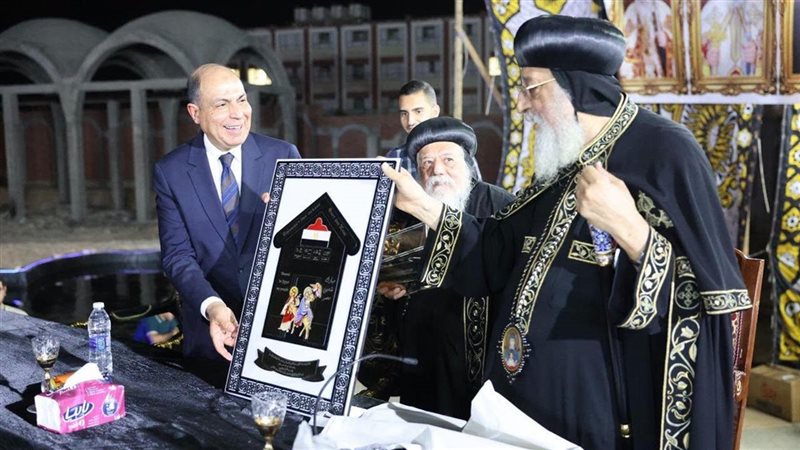 محافظ المنيا يستقبل البابا تواضروس خلال افتتاح المرحلة الأولى من مشروع “كوم ماريا” (صور)
