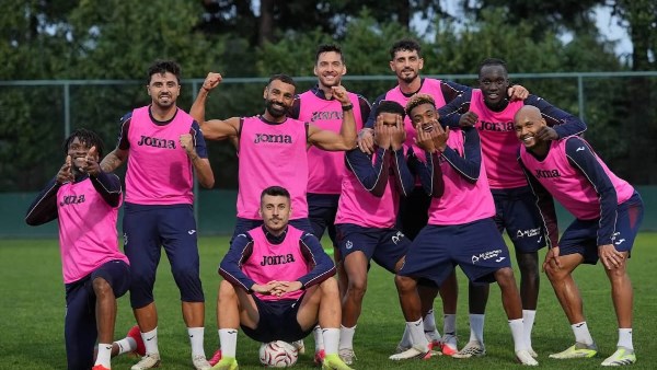بجدية وحماس.. محمد صلاح يتألق في تدريبات طرابزون استعدادًا لقمة جالاتا سراي