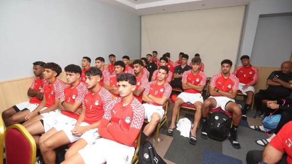 الجهاز الفني لمنتخب الشباب يلقي محاضرة تحفيزية على اللاعبين