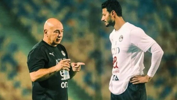 تصريحات «المنتهي» تشعل الجدل.. القصة الكاملة لأزمة حسام حسن ومحمد الشناوي