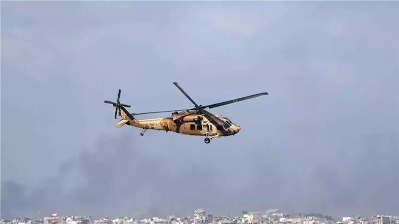 جيش الاحتلال ينفذ إنزالا جويا على منازل الفلسطينيين خلال اقتحام مدينة “يطا” في الضفة (فيديو)