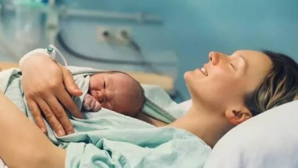 الولادة القيصرية بين الضرورة والمخاطرة.. الصحة تحذر من إجرائها دون مبرر