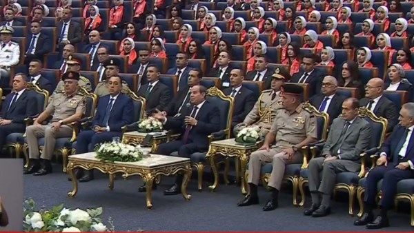 الرئيس السيسي: استخدام السوشيال ميديا اختيار.. ونحتاج لتحرك سريع لحماية الأطفال