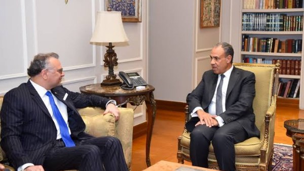 وزير الخارجية وكبير مستشاري الرئيس الأمريكي يؤكدان أهمية حرية الملاحة بمضيق هرمز