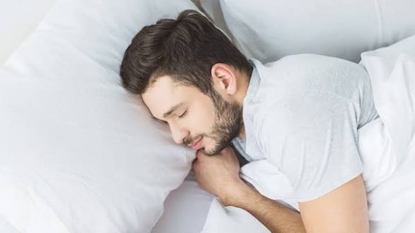 استشاري الطب النفسي: اختلاف احتياجات النوم بين الأشخاص يرتبط بطبيعة كل جسم