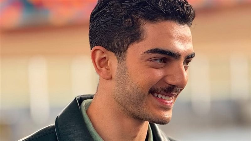 لفت الأنظار بـ”أمريكاني”، أعمال تألق فيها معتز هشام قبل “خمسين خمسين”