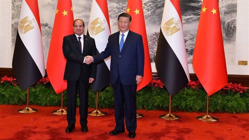 الرئيس السيسي يستقبل نظيره الصيني بمطار القاهرة